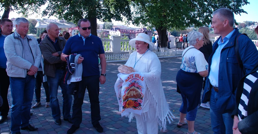 Як 77-річна гід із Кам’янця-Подільського перетворила екскурсії на допомогу ЗСУ