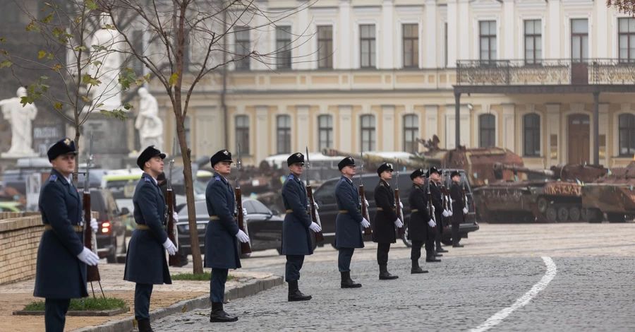 У центрі Києва у вівторок перекриють дороги та закриють метро