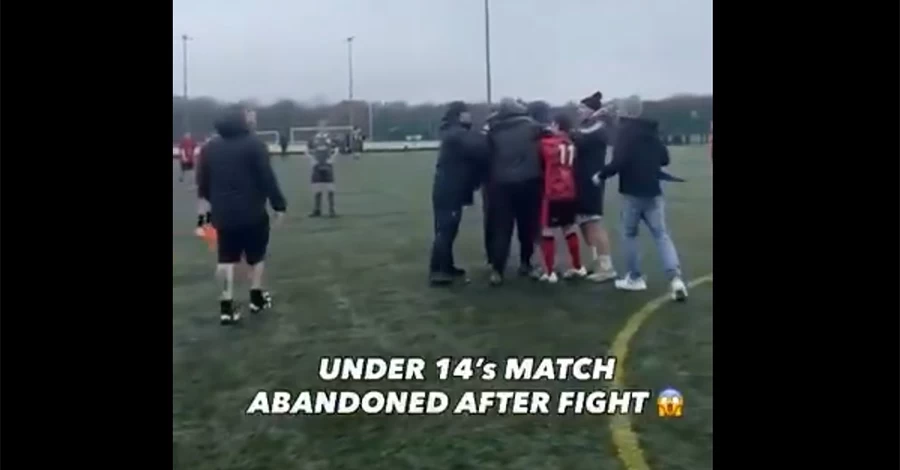 В Уельсі батьки влаштували масову бійку на матчі 14-річних футболістів