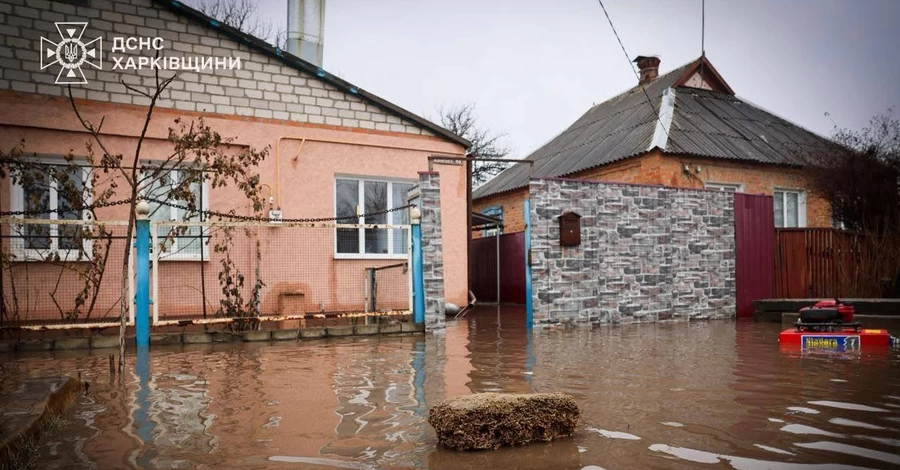 Рятувальники вже працюють вдень і вночі: в Україну йде «велика вода»