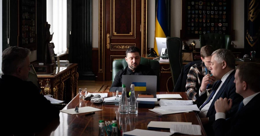 Зеленский обсудил с главой Израиля ситуацию в Иране, который снабжает РФ шахедами 