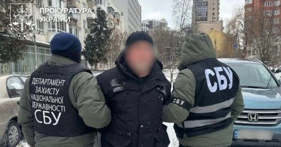 Торговець зброєю працював у київській лікарні й там же зберігав свій арсенал