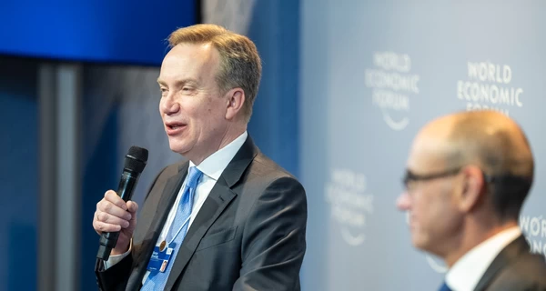 Президент форуму в Давосі подав у відставку через вечері та листування з Епштейном