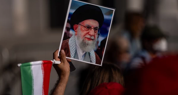 Верховный лидер Ирана Хаменеи мертв, - Трамп