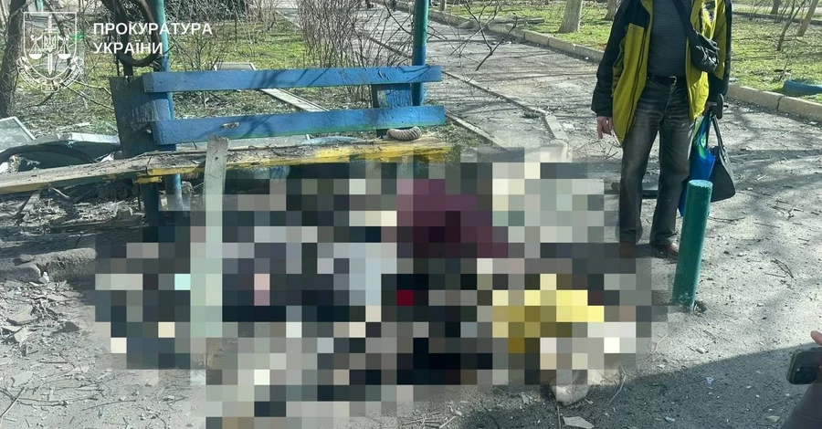 Чотири людини загинули внаслідок російського удару по Херсону