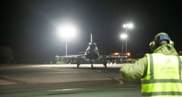 Иранский беспилотник ударил по британской авиабазе на Кипре, ЕС отреагировал