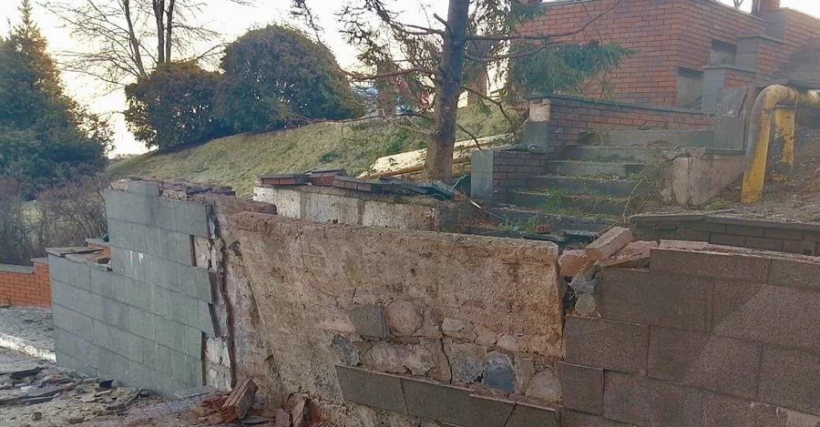 Збитий російський дрон упав за 10 метрів від будинку мера Дніпра 