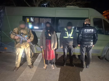 На Одещині чоловік намагався виїхати до Молдови під виглядом 71-річної пенсіонерки