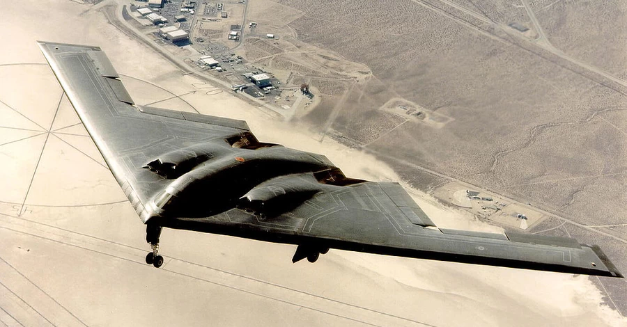 Нова зброя у війні з Іраном: стелс В-2, лазерний «промінь» та чорні «Томагавки»