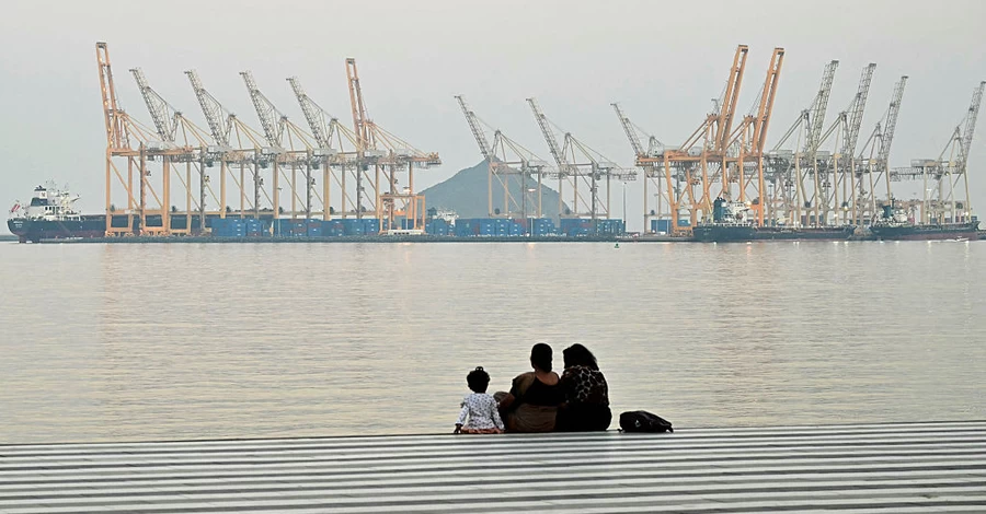 Іран заблокував Ормузьку протоку, через яку проходить п'ята частина світових поставок нафти