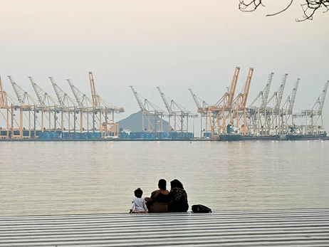 Іран заблокував Ормузьку протоку, через яку проходить п'ята частина світових поставок нафти