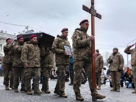 Всегда рвался в самые горячие точки - во Львове прощаются с погибшим военным Лембергом