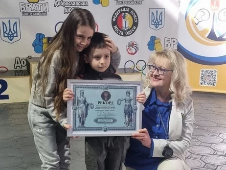 В Одессе 4-летний мальчик стал рекордсменом Украины, сделав 1150 приседаний 