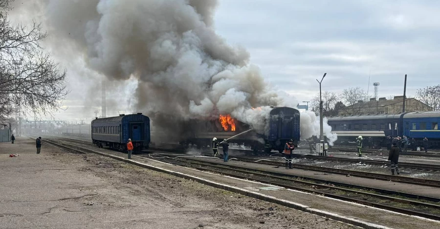 Россия ударила по поезду в Николаеве - травмирован работник 