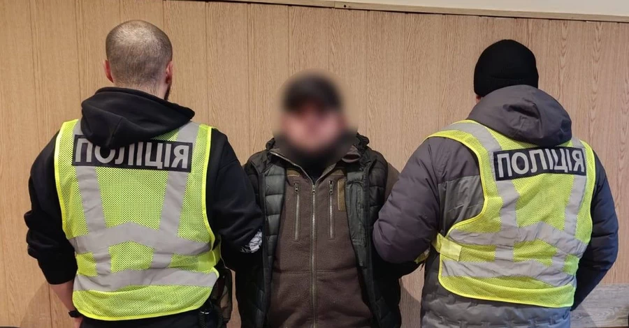 У Києві іноземець влаштував танці на меморіалі полеглим захисникам - на нього склали адмінпротокол