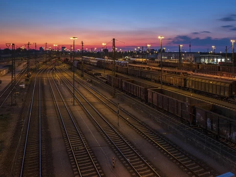 В Днепропетровской области россияне ударили по поезду, двое железнодорожников получили ранения