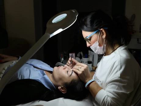 Весенний уход за кожей: какие процедуры полезны, а какие лучше отложить до октября