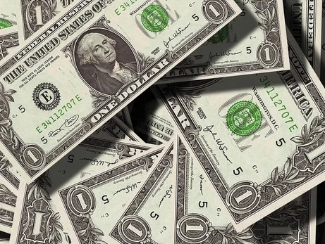 Курс долара на міжбанку почав знижуватись, але завтра валюта знову встановить історичний рекорд