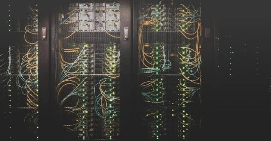 Факт. Что такое криптохостинг и как его подобрать: краткий разбор без лишних слов