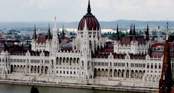 Украинцев призвали воздержаться от поездок в Венгрию