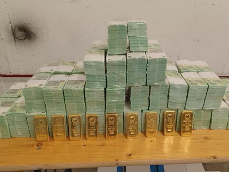 Правительство Венгрии показало видео задержания украинских инкассаторов и изъятия денег и золота