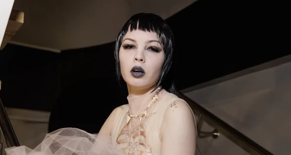 Кажанна после конфликта с Jerry Heil подписала контракт с лейблом Ирины Горовой