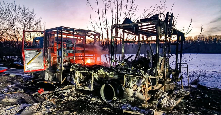 На Харьковщине россияне ударили по группе спасателей, а на Полтавщине - по предприятию