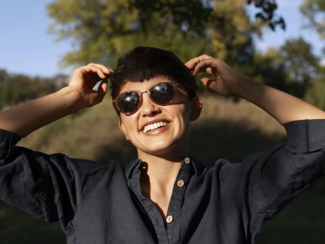 Чому болять очі від весняного сонця і як підготувати зір до літа – поради офтальмолога