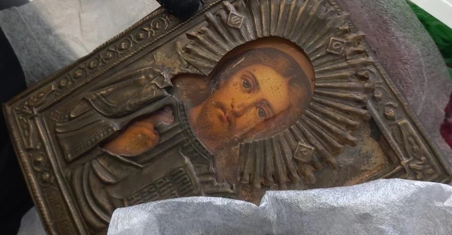 Прикордонники запобігли незаконному вивезенню старовинних ікон до Румунії