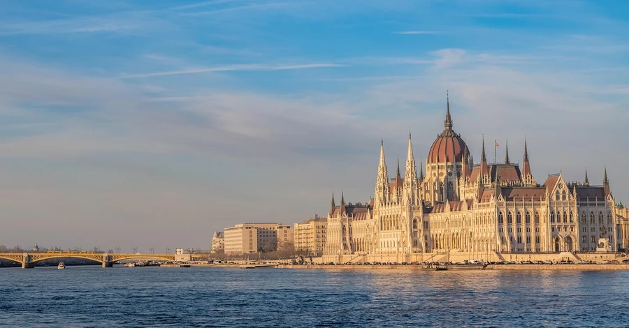 Валюта та золоті злитки Ощадбанку залишаться в Угорщині до завершення розслідування
