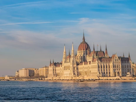 Валюта та золоті злитки Ощадбанку залишаться в Угорщині до завершення розслідування