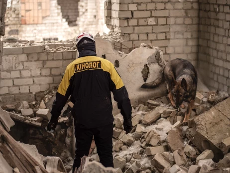 Російський дрон вдарив по поліцейському відділенню у Шостці, постраждали 40 людей