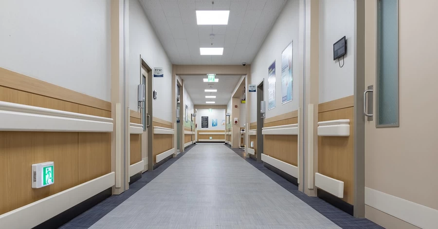 У Херсоні внаслідок обстрілу маршрутки 16 поранених залишаються в лікарнях, двоє у тяжкому стані