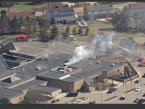 В американском штате Мичиган произошел теракт в синагоге - авто врезалось в здание, началась стрельба 