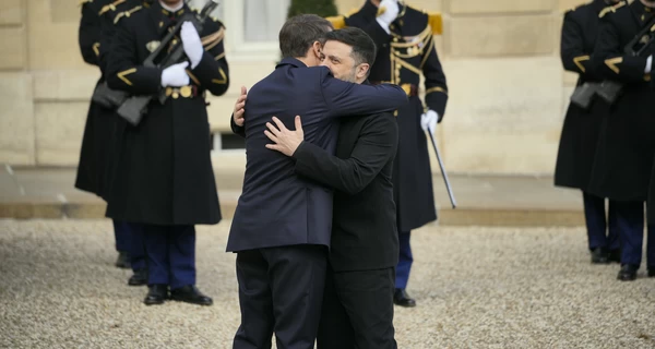 Зеленський прибув у Париж і зустрівся з Макроном