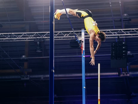 Арман Дюплантис обновил собственный мировой рекорд в прыжках с шестом