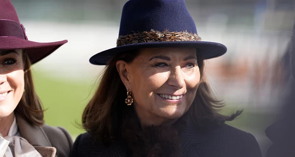 Мати Кейт Міддлтон вийшла у світ у капелюшку доньки та з сумкою Birkin