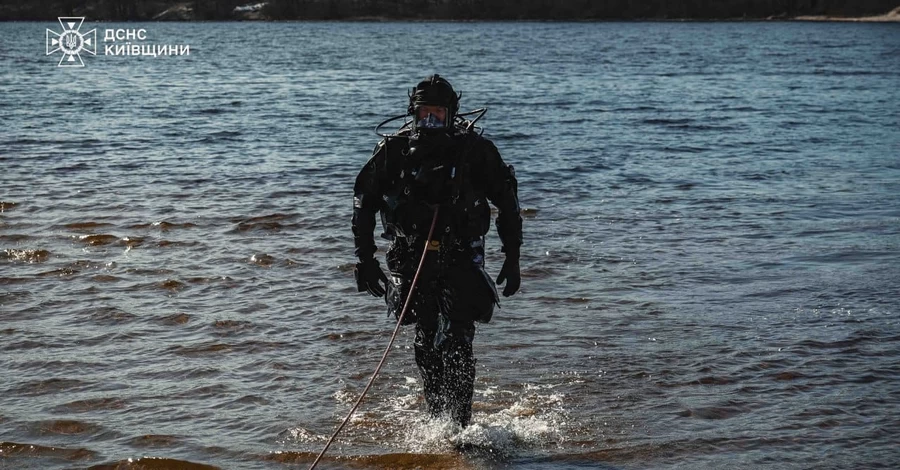 На Київщині водолази третю добу шукають чоловіка, який намагався переплисти Дніпро
