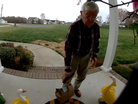 У США люди зібрали 900 тисяч доларів для 78-річного кур'єра, аби він вийшов на пенсію