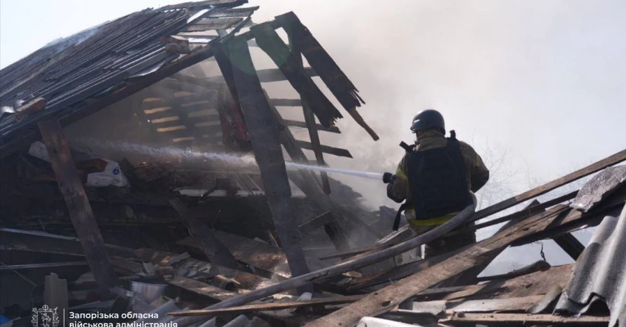 РФ вдарила по Запоріжжю, загинула жінка, з-під завалів врятували дівчинку 