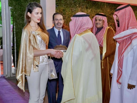 Посол Украины в Омане, вызвавшая обсуждения своим нарядом, прокомментировала ситуацию