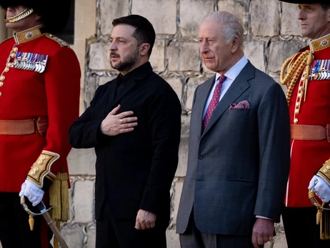 Залужный встретил Зеленского в Лондоне, где президент посетит Чарльза III