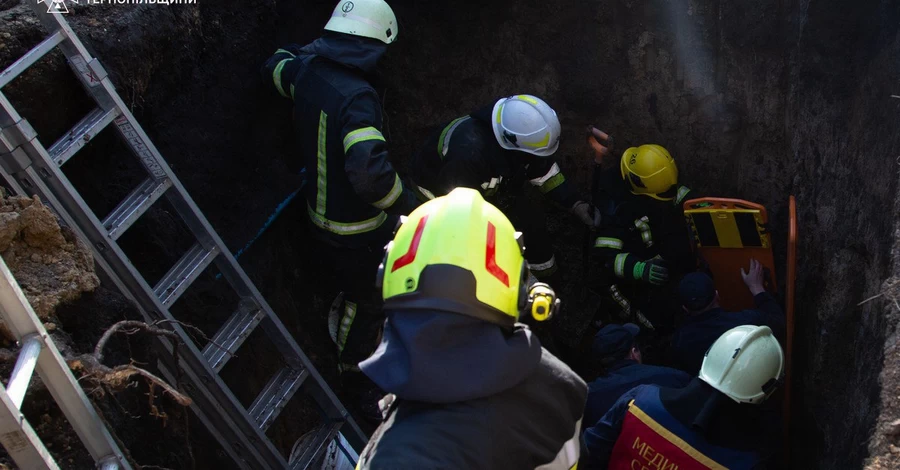 На Тернопільщині через обвал ґрунту загинув чоловік - землею засипало і рятувальників