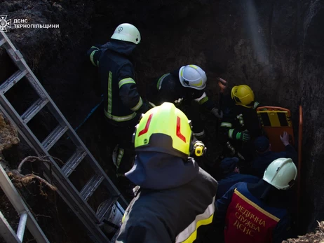 На Тернопільщині через обвал ґрунту загинув чоловік - землею засипало і рятувальників