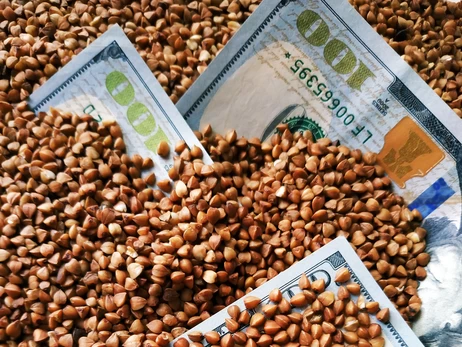 Якими будуть ціни на продукти до Великодня: чи не збанкрутуємо на гречці та яйцях