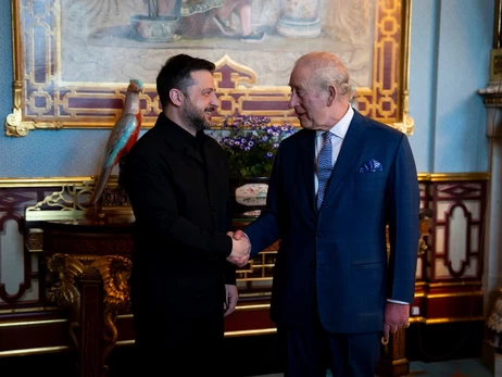 Зеленский подарил королю Чарльзу iPad, на котором можно следить за войной в Украине