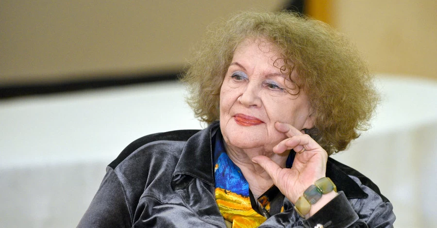 У день народження Ліни Костенко 