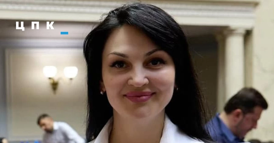 ВАКС приговорил нардепа Марченко, которая выбрасывала деньги через забор, к 2 годам заключения