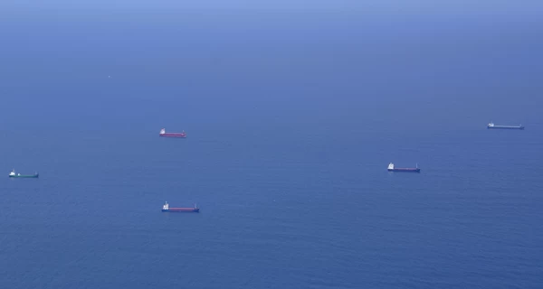 Сім країн готові сприяти розблокуванню Ормузької протоки для зниження цін на нафту