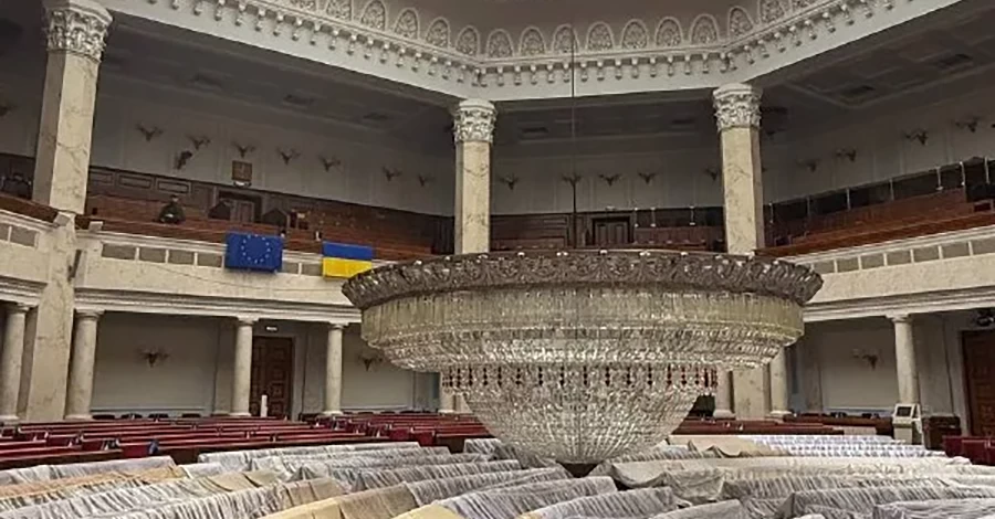 У Верховній Раді ремонтують люстру - вартістю в сто «Жигулів» і «зброю» для Надії Савченко